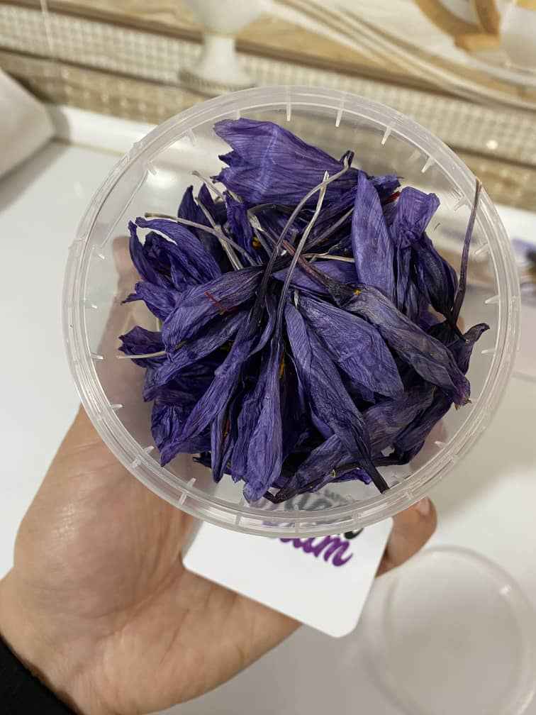 Dried-saffron-flower-buds,-tengrams غنچه گل زعفران خشک شده ۱۰ گرمی