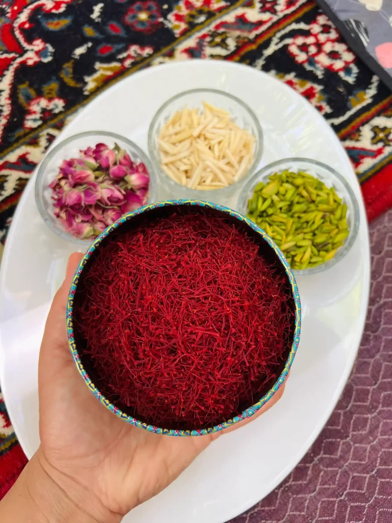 زعفران نگین سنتی خشک ۵ مثقالی با ظرف خاتم